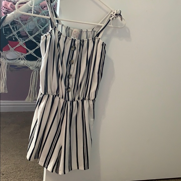 Jumps you a few stains but cute and comfy casual - Picture 2 of 16